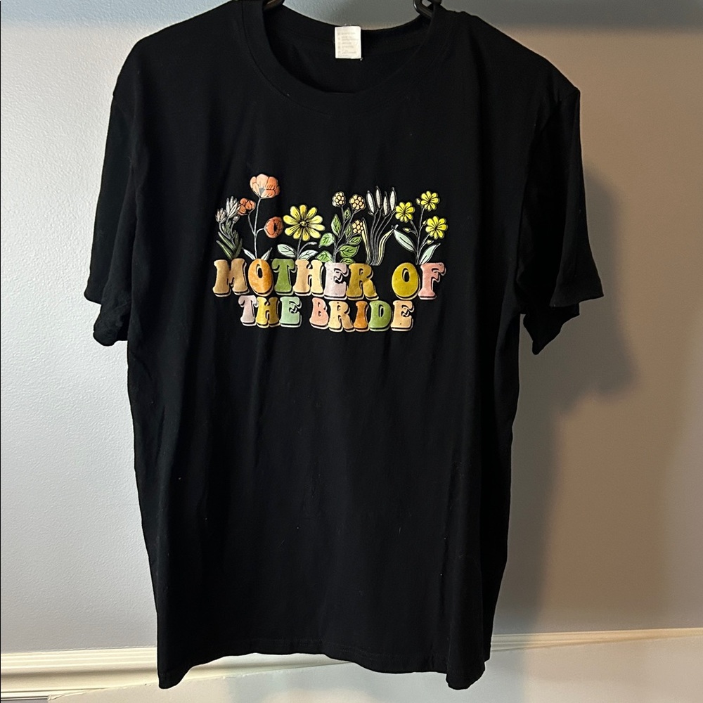 Black Graphic mother of the Bride  T-Shirt